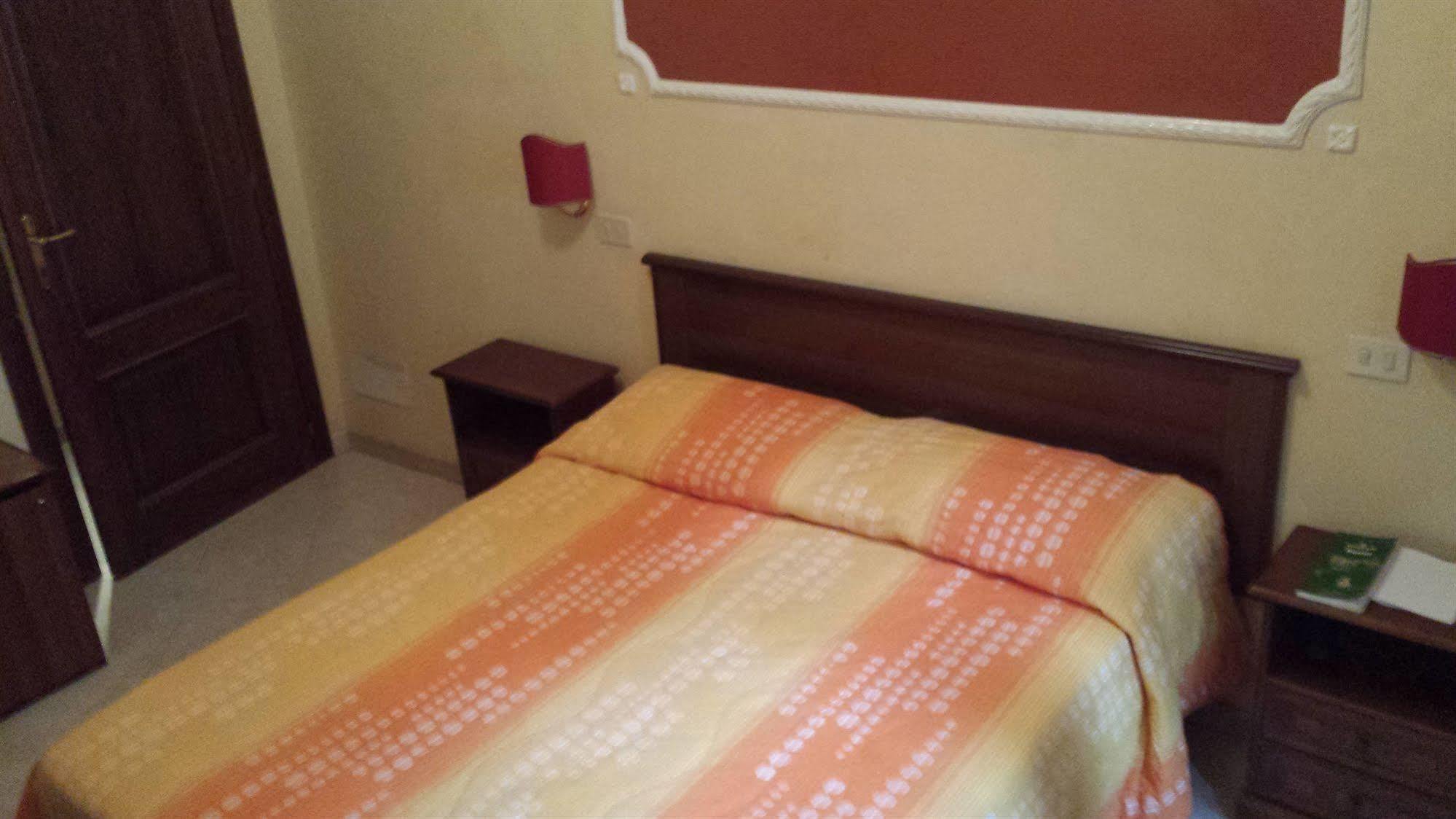 Hostel Cosmos Rome Luaran gambar